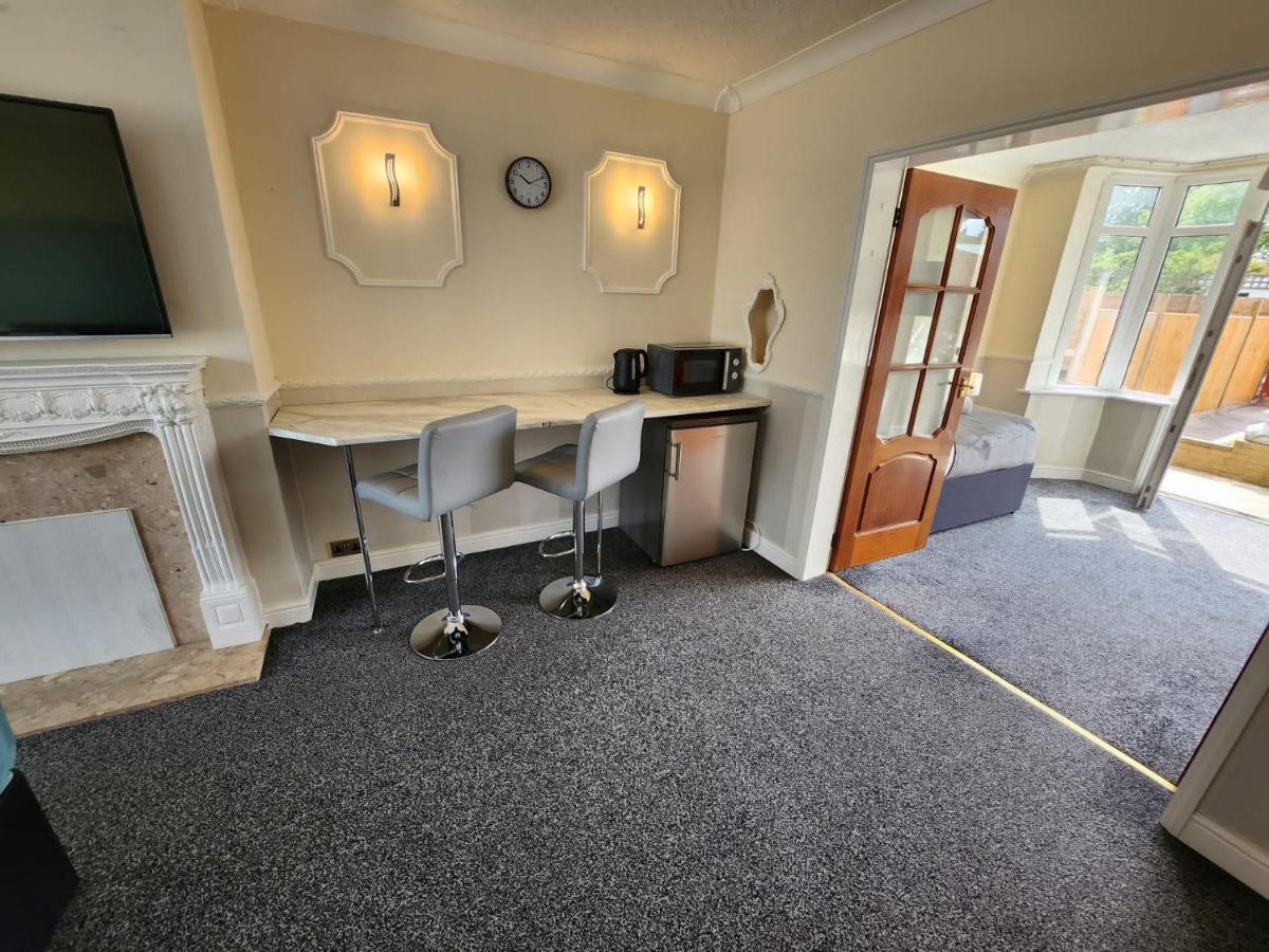 Sheldon Shared House Hotel Solihull Exterior photo