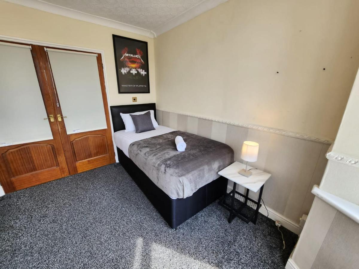 Sheldon Shared House Hotel Solihull Exterior photo