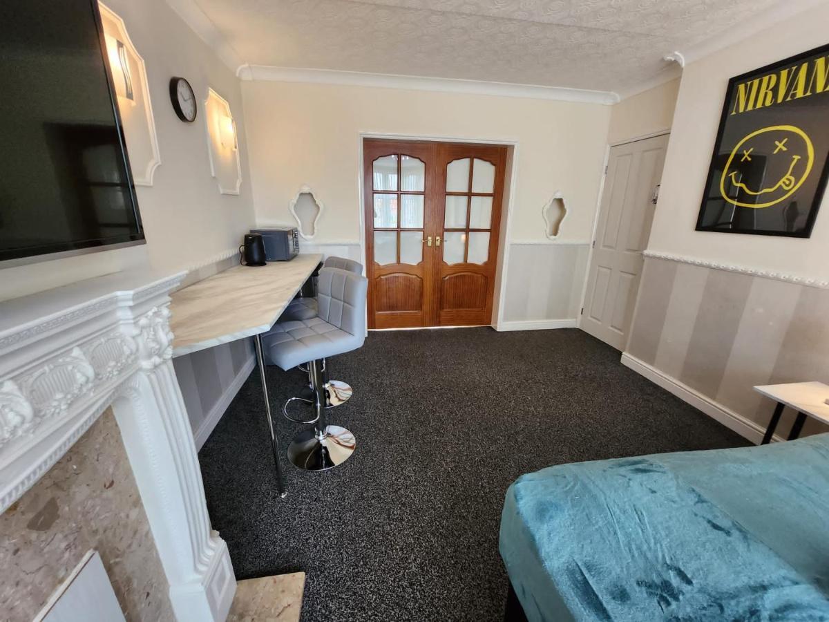 Sheldon Shared House Hotel Solihull Exterior photo