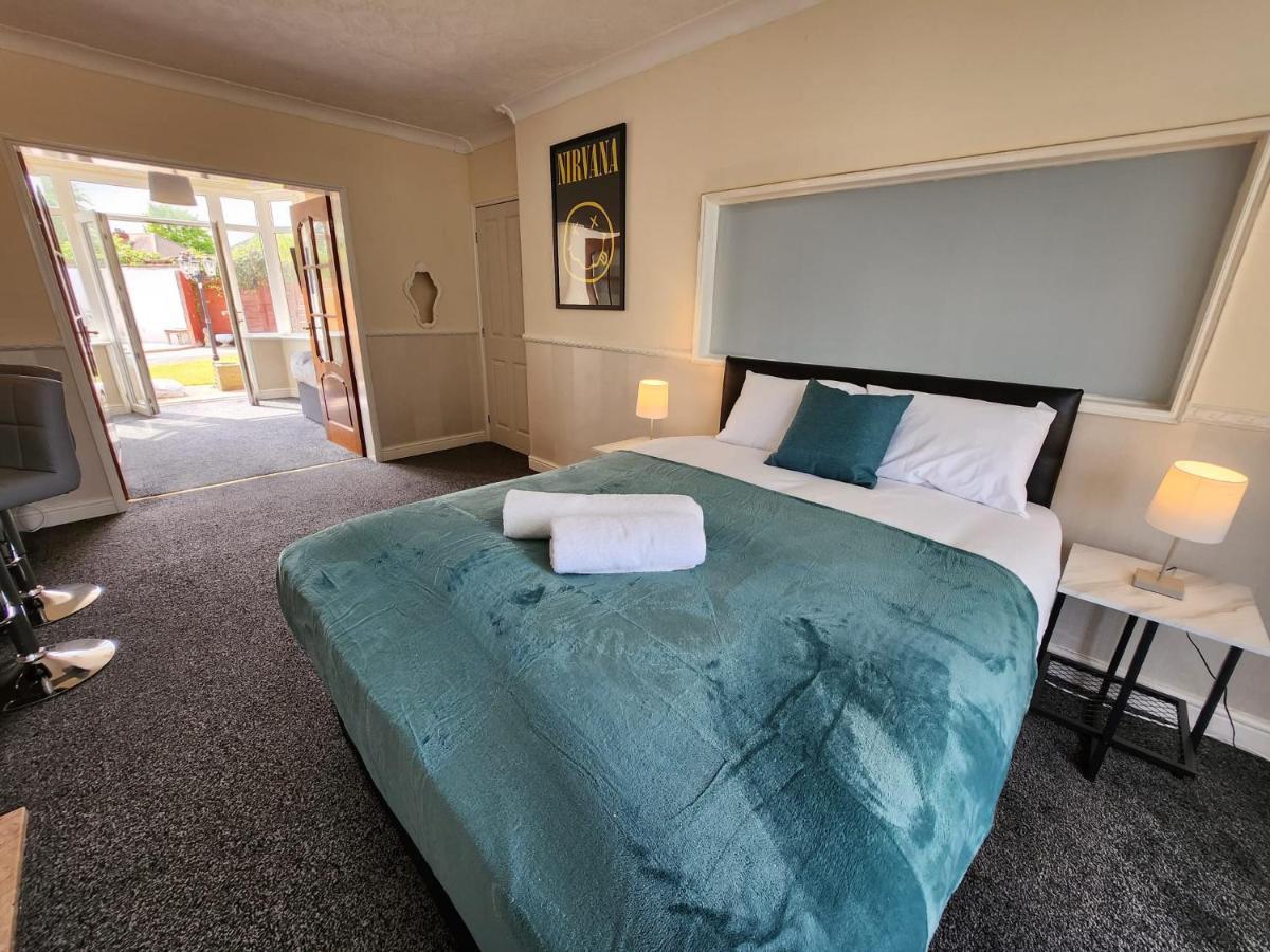 Sheldon Shared House Hotel Solihull Exterior photo